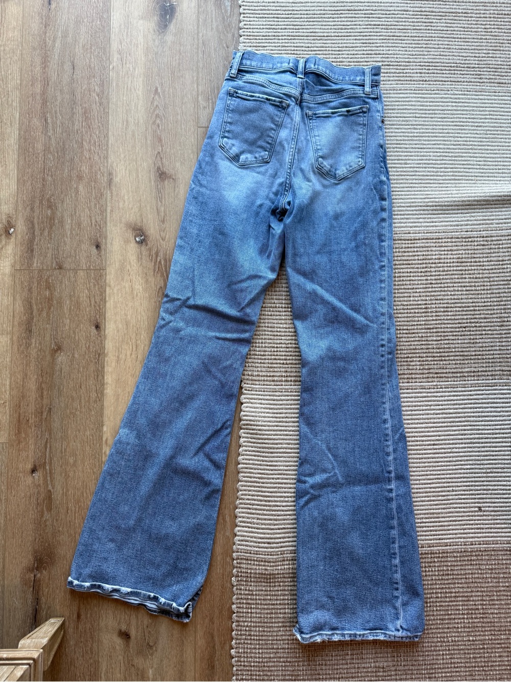 Abercrombie & Fitch Medium Blue High-Rise Flare Jeans SIZE 27 LONG - Picture 3 of 3